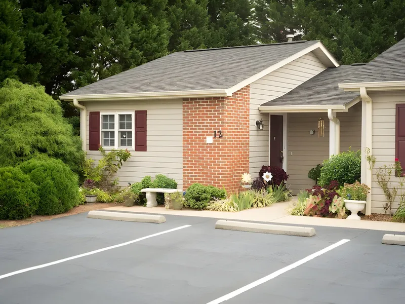 Quillen Manor photo 4