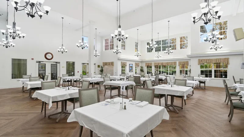Redwood Heights by Cogir - senior living in Salem, Oregon - photo 10