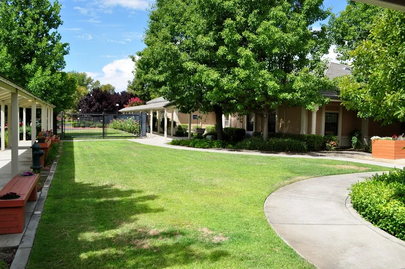 Revere Court of Sacramento photo 3