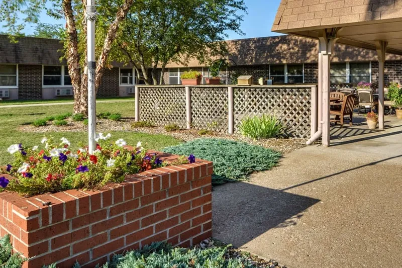 Sabetha Manor photo 2