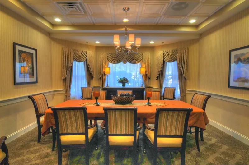 Savannah Square photo 2