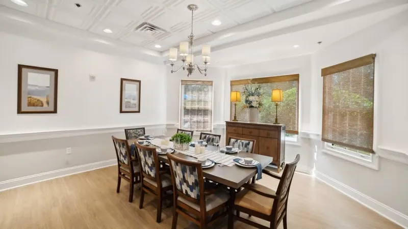 Savannah Square photo 5