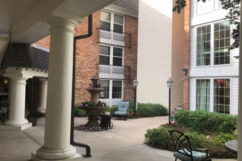 Silverado Hermann Park Memory Care Community photo 3