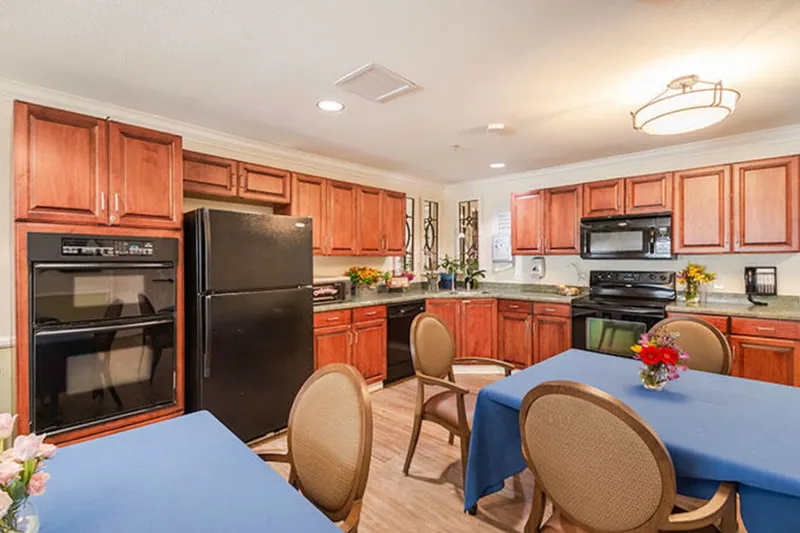 Silverado Tustin Hacienda Memory Care Community photo 5