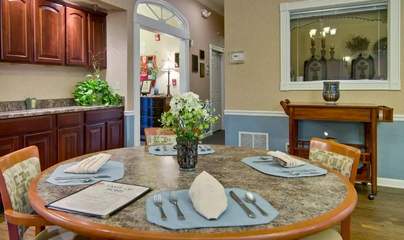 Southern Oaks Senior Living photo 8