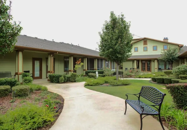 Spring Lake Assisted Living & Memory Care - Assisted Living, Memory Care in Paris, Texas