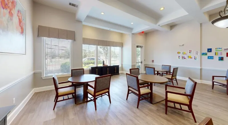 Spring Lake Assisted Living & Memory Care - senior living in Paris, Texas - photo 2