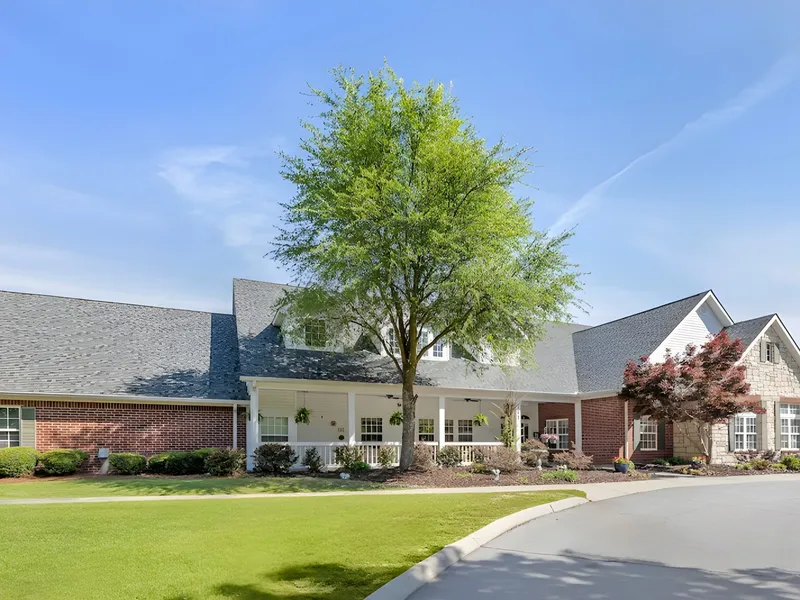 Springtree Manor photo 2