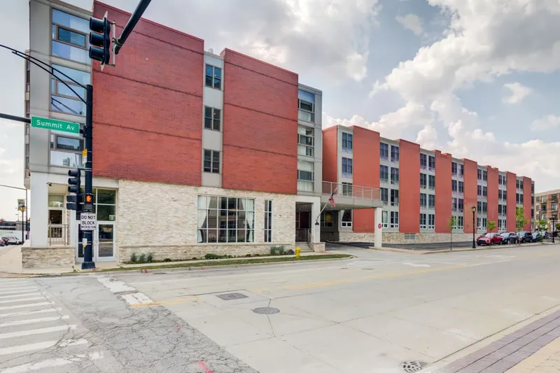 Summit of Uptown photo 8