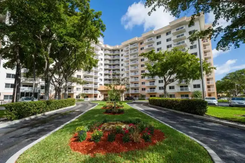 The Court at Palm Aire Senior Living - Assisted Living, Independent Living in Pompano Beach, Florida