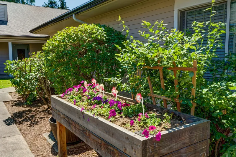 Timberwood Court Memory Care - senior living in Albany, Oregon - photo 12