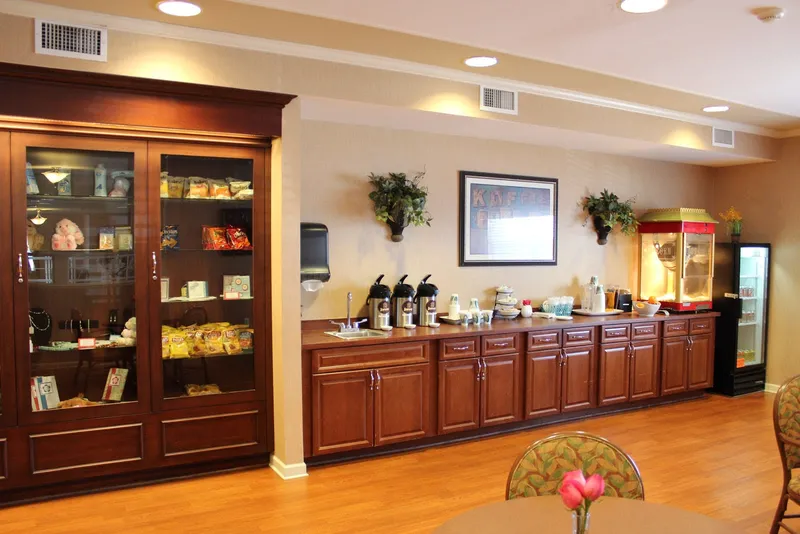 Waltonwood Lakeside photo 8