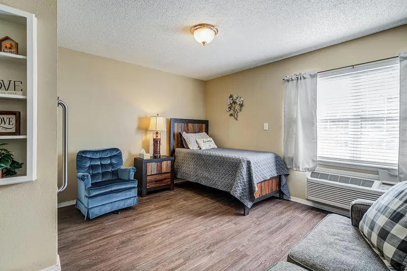 Winkler Court photo 6