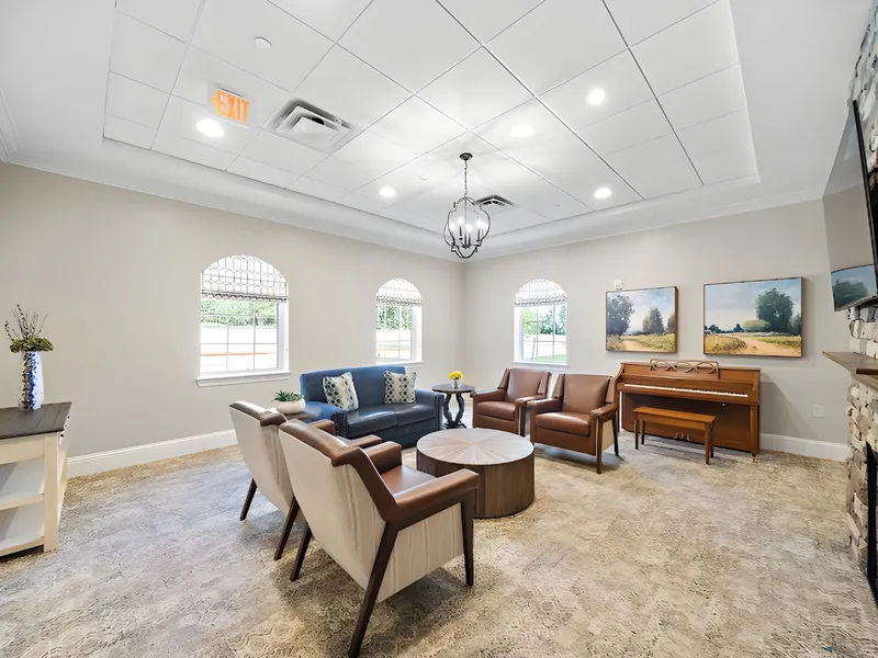 Worthington Manor photo 2