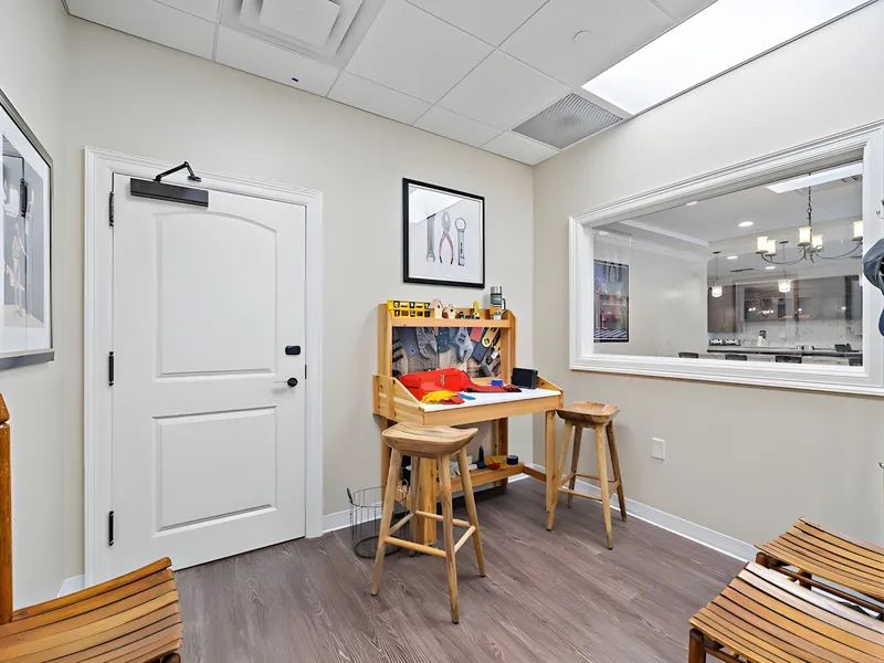 Worthington Manor photo 9