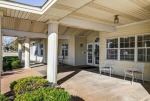 Chisholm Court 2_Porch-Chisholm-Court