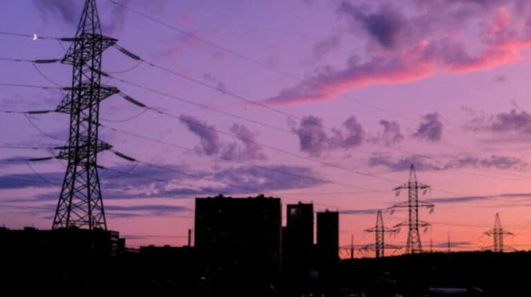 silhouette of buildings under cloudy sky during sunset | senior living power outage us featured image